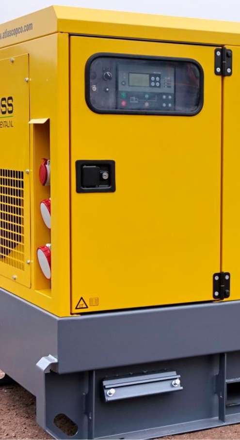 Gros transformateur de chantier de couleur jaune